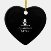 QUADMAN STYLE KERAMISCH ORNAMENT (Voorkant)