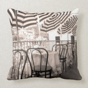 Quaint restaurant balcony, Italië Kussen