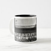 Quakers Meeting, van Ackermann Tweekleurige Koffiemok (Voorkant links)