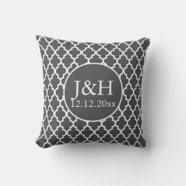 Quatrefoil Monogrammed Wedding Grey and White Kussen