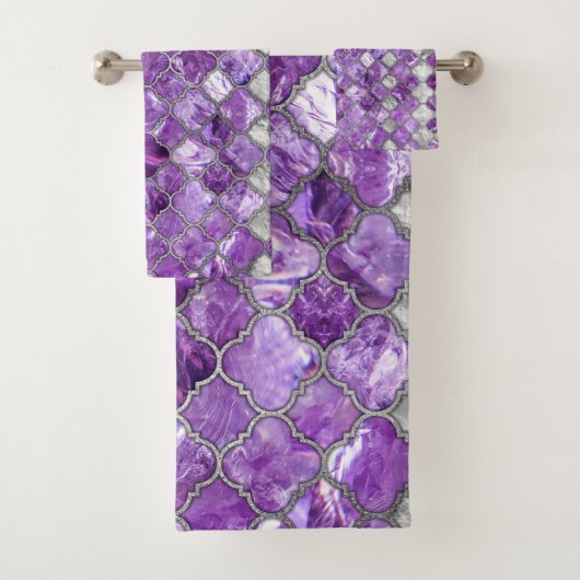 Quatrefoil Moroccan Pattern Amethyst and Silver Bad Handdoek (Insitu)