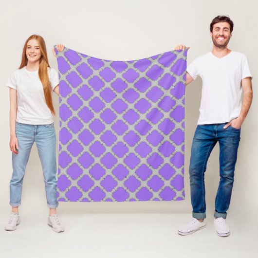 Quatrefoil paars en grijs fleece deken (In situ)