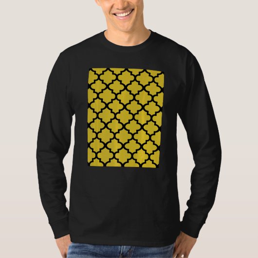 Quatrefoil Pattern In Black Outline On Mustard Yel T-shirt (Voorkant)
