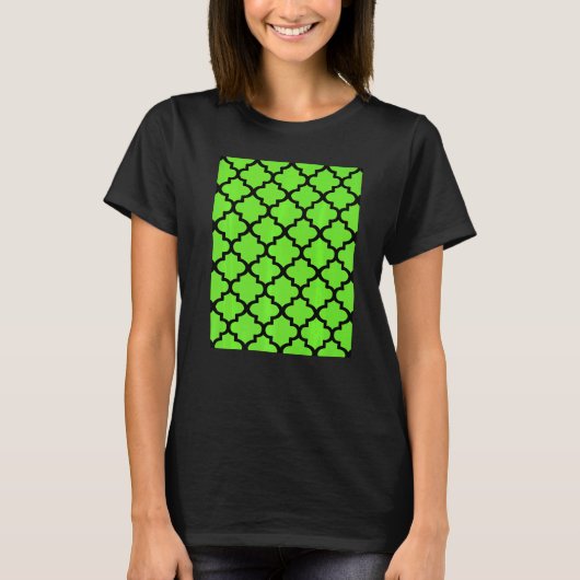 Quatrefoil Pattern In Black Outline On Vivid Green T-shirt (Voorkant)