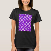 Quatrefoil Pattern In White Outline On Purple T-shirt (Voorkant)