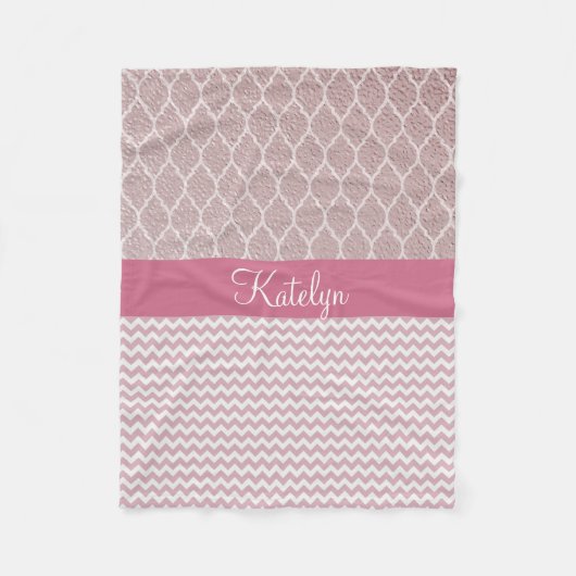 Quatrefoil Pattern Roos Gold | Chevron Monogram Fleece Deken (Voorkant)