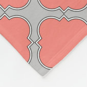 Quatrefoliekoraal en grijs fleece deken (Hoek)