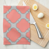 Quatrefoliekoraal en grijs theedoek (Quarter Fold)