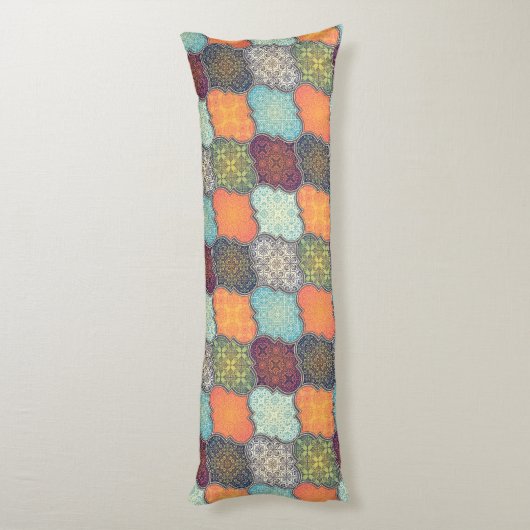 Quatrefoliepatroon Lichaamskussen (Achterkant (Verticaal))