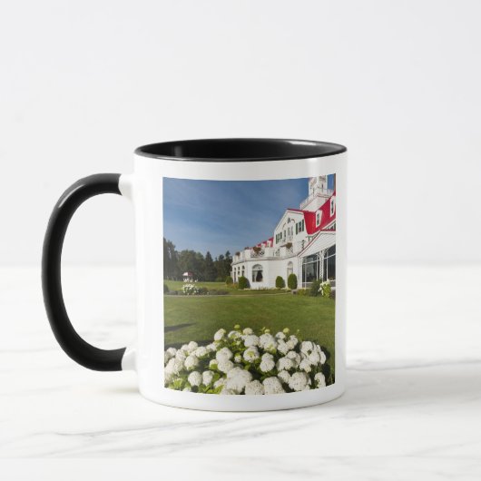 Quebec, Canada. Historisch Hotel Tadoussac, 3 Mok (Links)