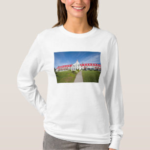Quebec, Canada. Historisch Hotel Tadoussac, T-shirt