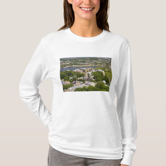 Quebec City, Quebec, Canada. Uitkijkend op de T-shirt (Voorkant)