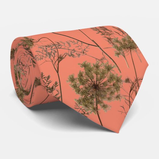 Queen Anne's Lace op een Stropdas (Opgerold)