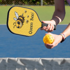 Queen Bee met een Sweet Swat Pickleball Paddle