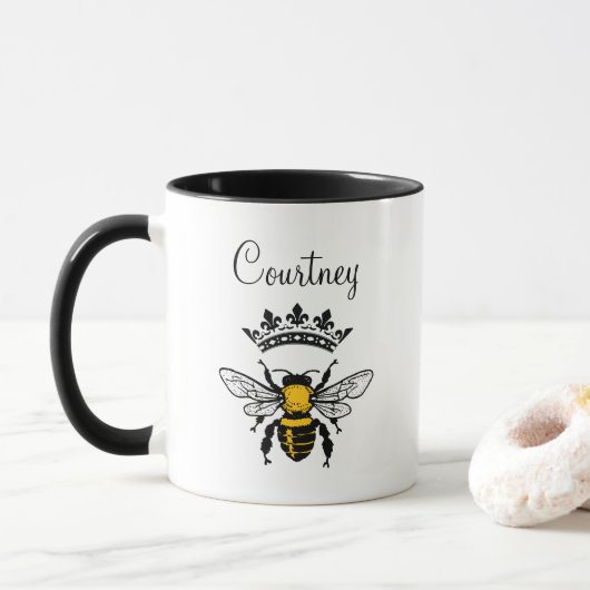 Queen Bee Monogrammed Mok (Met donut)