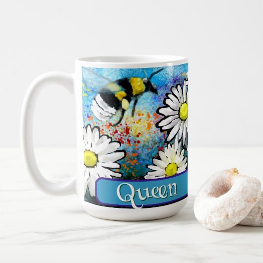 Queen Bee Whimsical Bumblebee Daisies Personalized Koffiemok (Met donut)