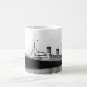 Queen Elizabeth Mok (Center)