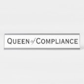 Queen of Compliance Funny Woman Compliance Officer Bureau Naambordje (Voorkant)