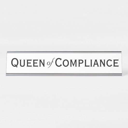 Queen of Compliance Funny Woman Compliance Officer Bureau Naambordje (Voorkant)