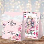Queen of Hearts speelt Kaart roze Baby shower Bedankdoosjes<br><div class="desc">Stap in een grillige wereld met het "Queen of Hearts Playing Kaart Blush Pink Baby shower"-ontwerp, een heerlijke mix van speelse elegantie en koninklijke luxe. Dit betoverende thema is ideaal voor mensen die op zoek zijn naar een uniek creëer-feest, geïnspireerd door het fantastische rijk van Alice in Wonderland. Het biedt...</div>