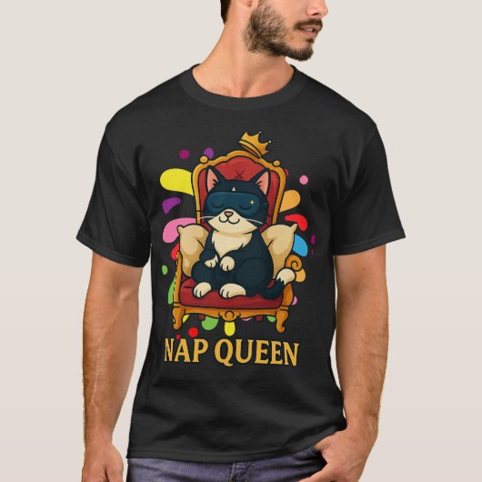 Queen of Naps - Gezellig Kattenontwerp T-shirt (Voorkant)