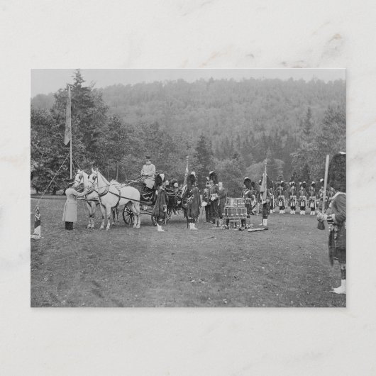 Queen Victoria presenteert kleuren Briefkaart (Voorkant)