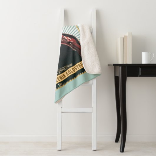 Queenie Goldstein Character Graphic Sherpa Deken (In situ)