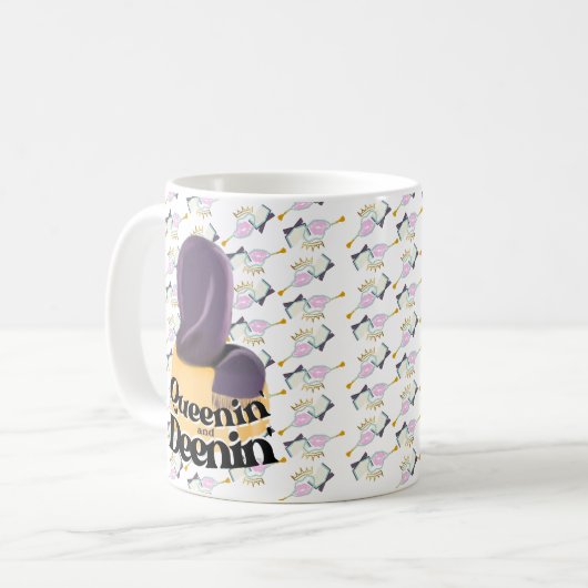 Queenin en Deenin - Mok koffie (Voorkant links)