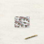 Queen's Gambit: Scattered Pairs of Pocket Queens Post-it® Notes (Op bureau)