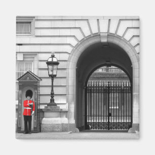 Queen's Guard Keeping Watch Magneet