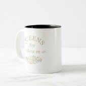 Queens wordt geboren in december tweekleurige koffiemok (Voorkant links)