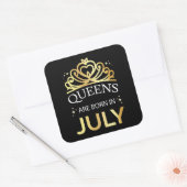 Queens wordt geboren in juli I Vierkante Sticker (Envelop)
