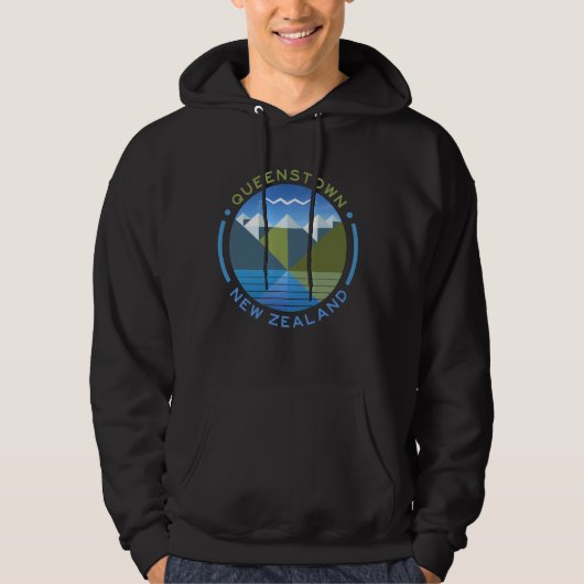 QUEENSTOED NEW ZEALAND HOODIE (Voorkant)