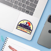 Queenstown New Zealand Retro Mountain Sticker (Laptop met iPhone)