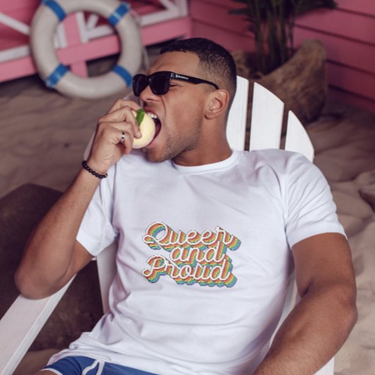 QUEER EN PROUD RAINBOW FLAG RETRO AESTHETICS '70 T-SHIRT