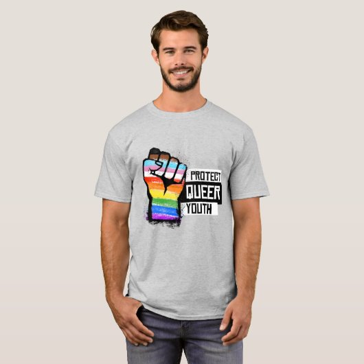 Queer jeugd beschermen - Progress Pride Fist T-shirt (Voorkant volledig)