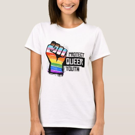 Queer jeugd beschermen - Progress Pride Fist T-shirt (Voorkant)