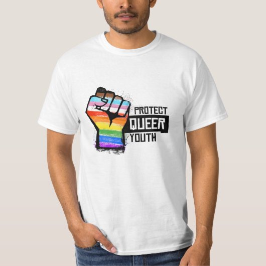 Queer jeugd beschermen - Progress Pride Fist T-shirt (Voorkant)