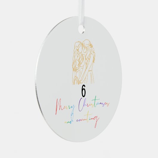 Queer Lesbisch Paar Kerstmis Ornament (Geel) (Voorkant Rechts)