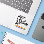 Queer liefde is een radicale daad sticker (Laptop met iPhone)