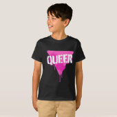 Queer roze driehoek in Punk spuitverf stencil T-shirt (Voorkant volledig)