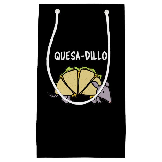 Quesa-Dillo Funny Quesadilla Pun Dark BG Klein Cadeauzakje (Voorkant)