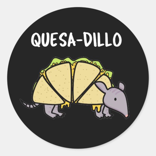 Quesa-Dillo Funny Quesadilla Pun Dark BG Ronde Sticker (Voorkant)