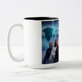 Question Everything Coffee Mug Tweekleurige Koffiemok (Links)