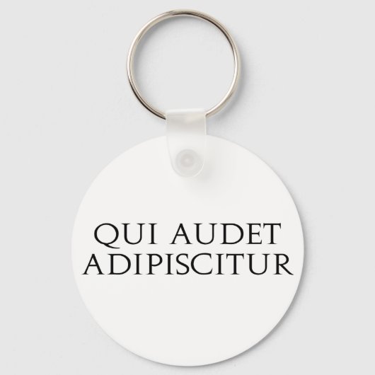 Qui Audet Adipiscitur Sleutelhanger (Voorkant)