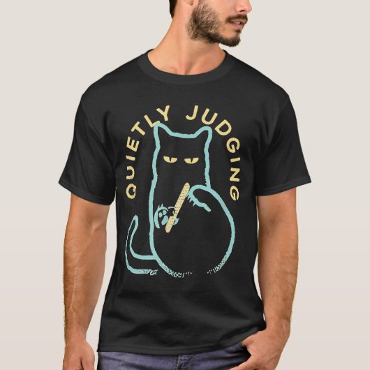 Quietly Judging Funny Novelty Cat Lover Cat Owner T-shirt (Voorkant)