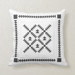 Quilt Block Geometric Design in Black and White Kussen