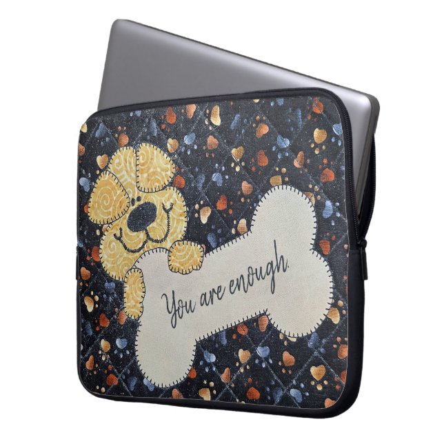 Quilt met Spreuk, Hond en Bot Laptop Sleeve (Voorkant Links)