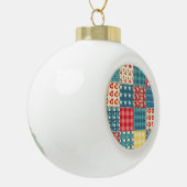  quilt: patchwork achtergrondpatroon. keramische bal ornament (Links)