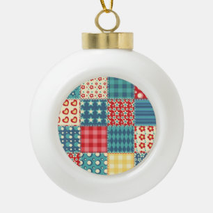  quilt: patchwork achtergrondpatroon. keramische bal ornament
